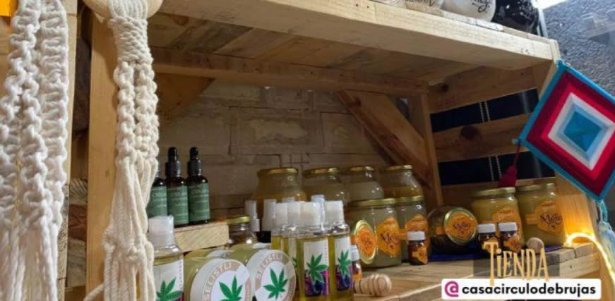 Círculo de Brujas, Tienda